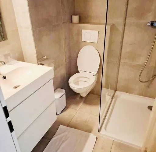 One Comfortable Bedroom Flat With Terrace Lejlighed