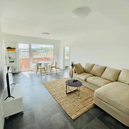 One Comfortable Bedroom Flat With Terrace Lägenhet *