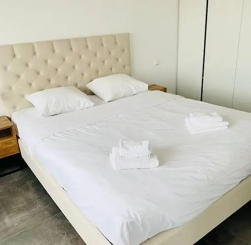 One Comfortable Bedroom Flat With Terrace * Lüksemburg